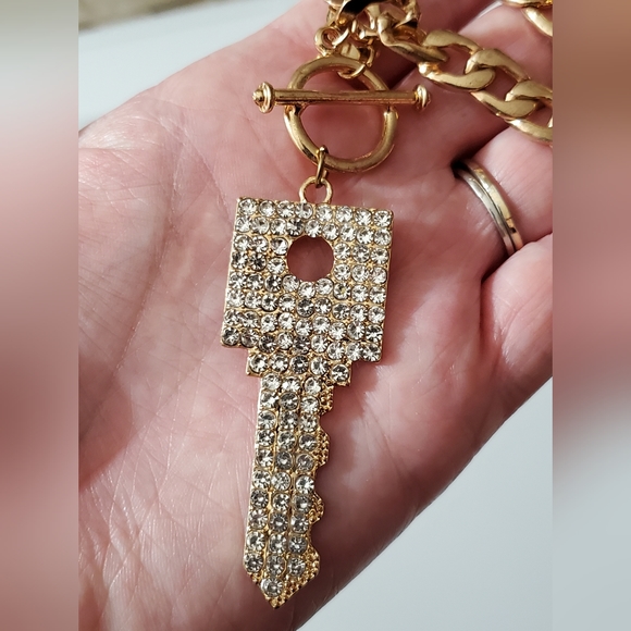 KEY necklace Sparkly Rhinestones Cuban chunky chain faux toggle gold pendant - Picture 6 of 8